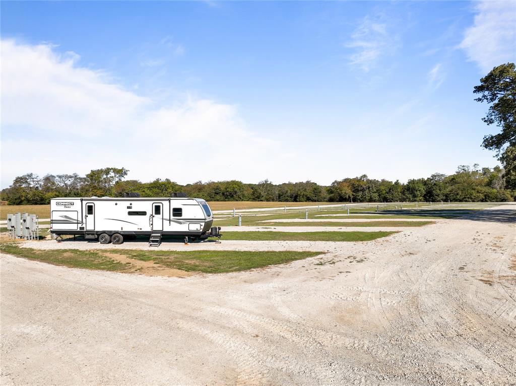 3715 Farm Road 1567 Property Photo 6