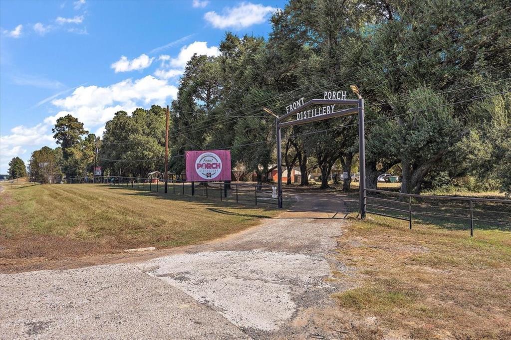 7905 Us Hwy 59 Property Photo 5