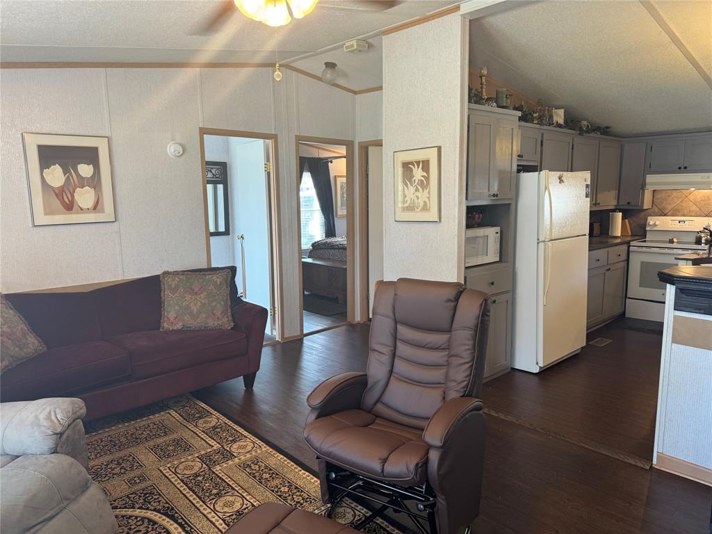109 Woods Dr Property Photo 16