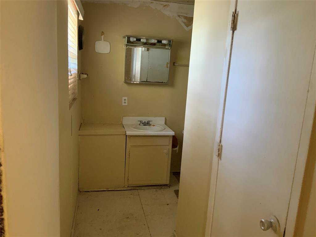 400 N Weaver Street Property Photo 10