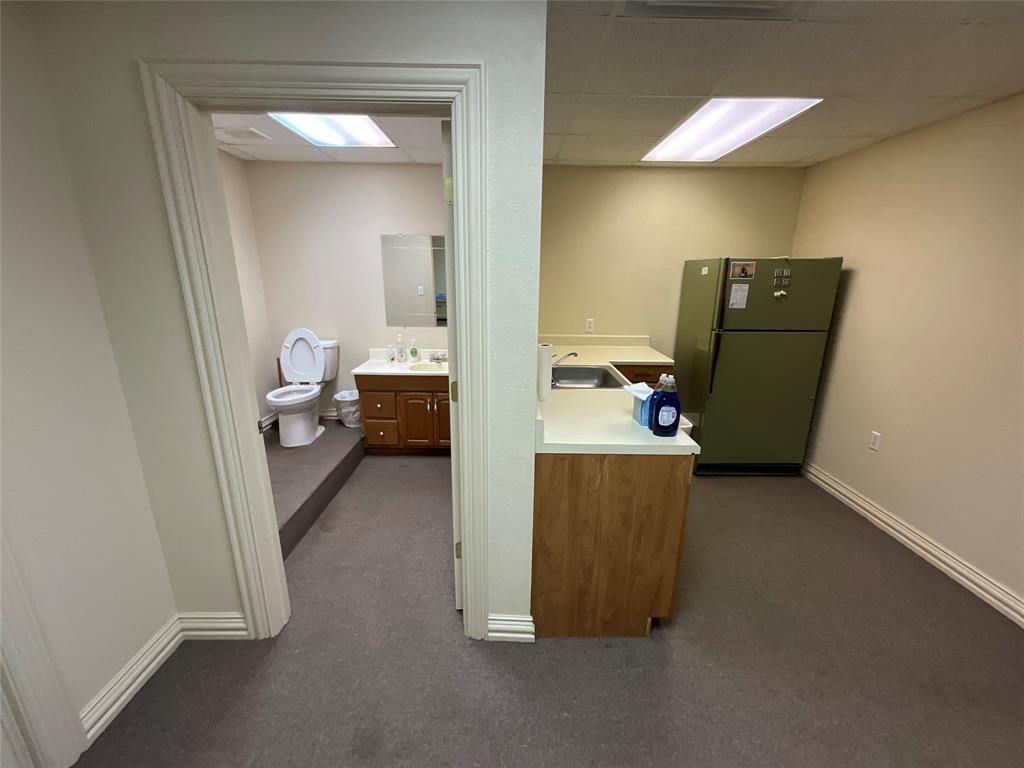 502 Main Property Photo 10