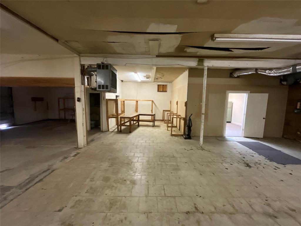502 Main Property Photo 14