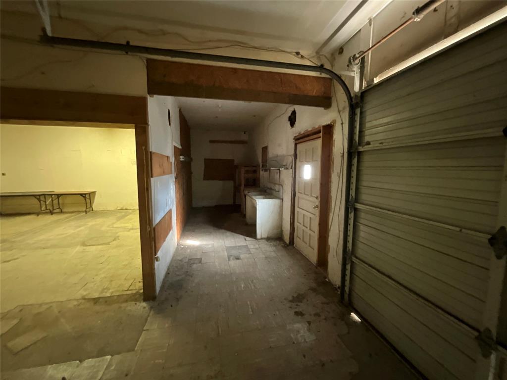 502 Main Property Photo 16
