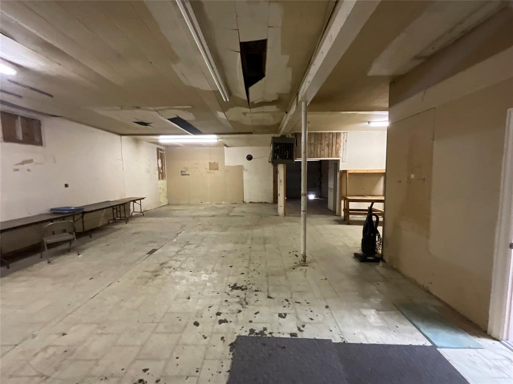 502 Main Property Photo 17