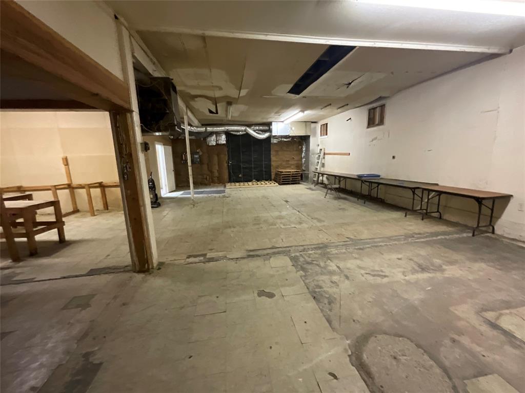 502 Main Property Photo 19
