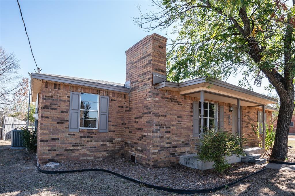 1226 Clay Street Property Photo 3