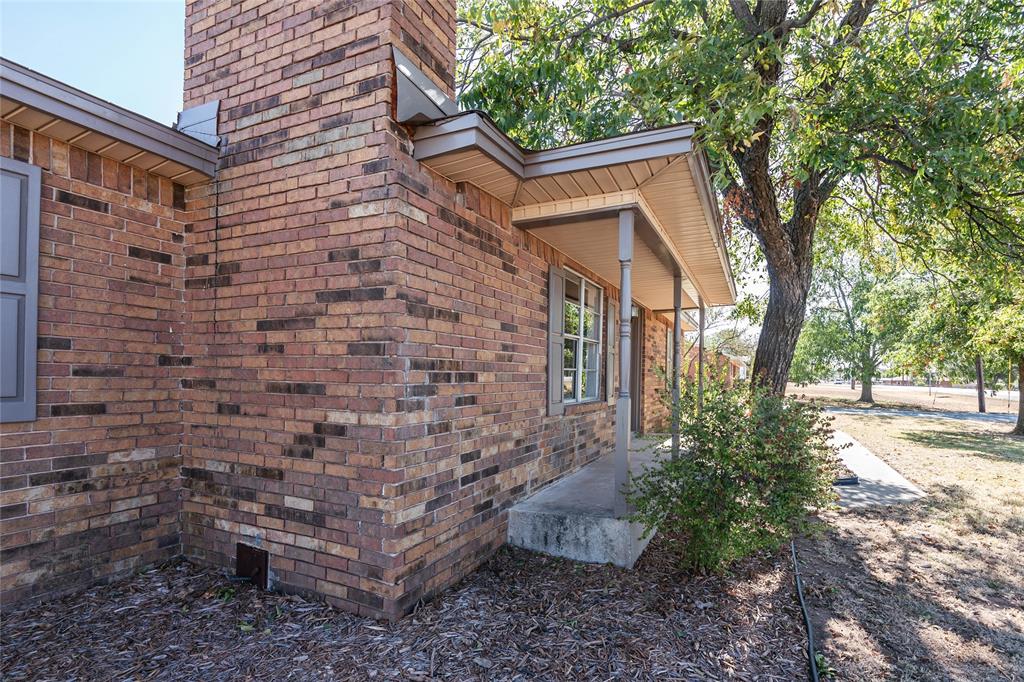 1226 Clay Street Property Photo 4