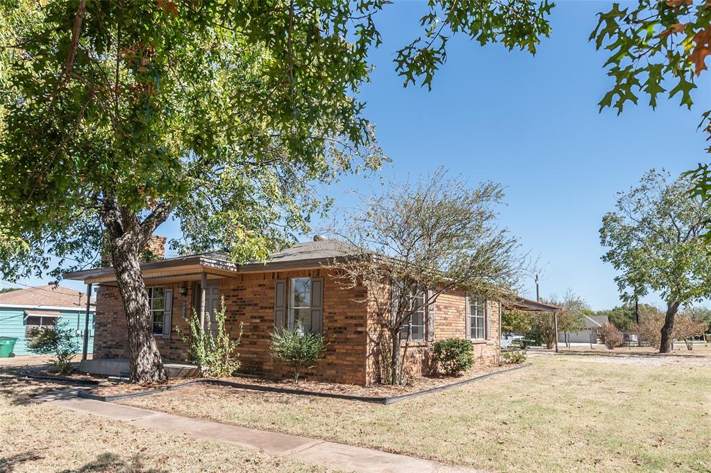 1226 Clay Street Property Photo 6