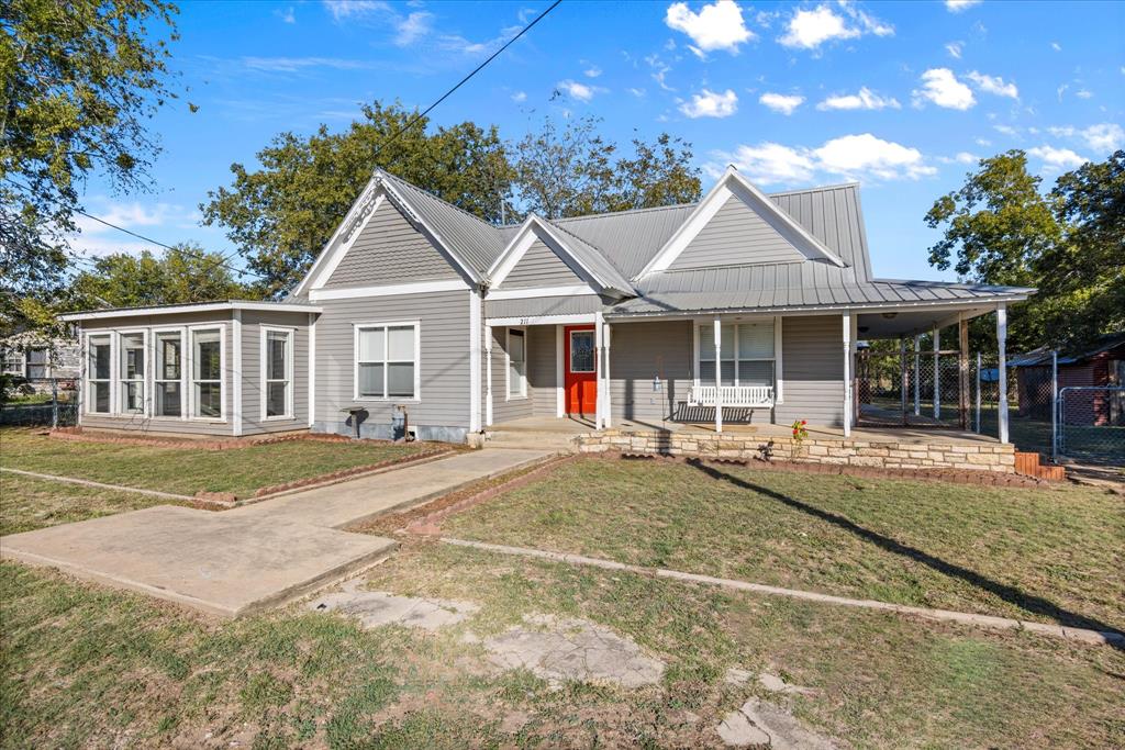 211 E Sweden Street Property Photo