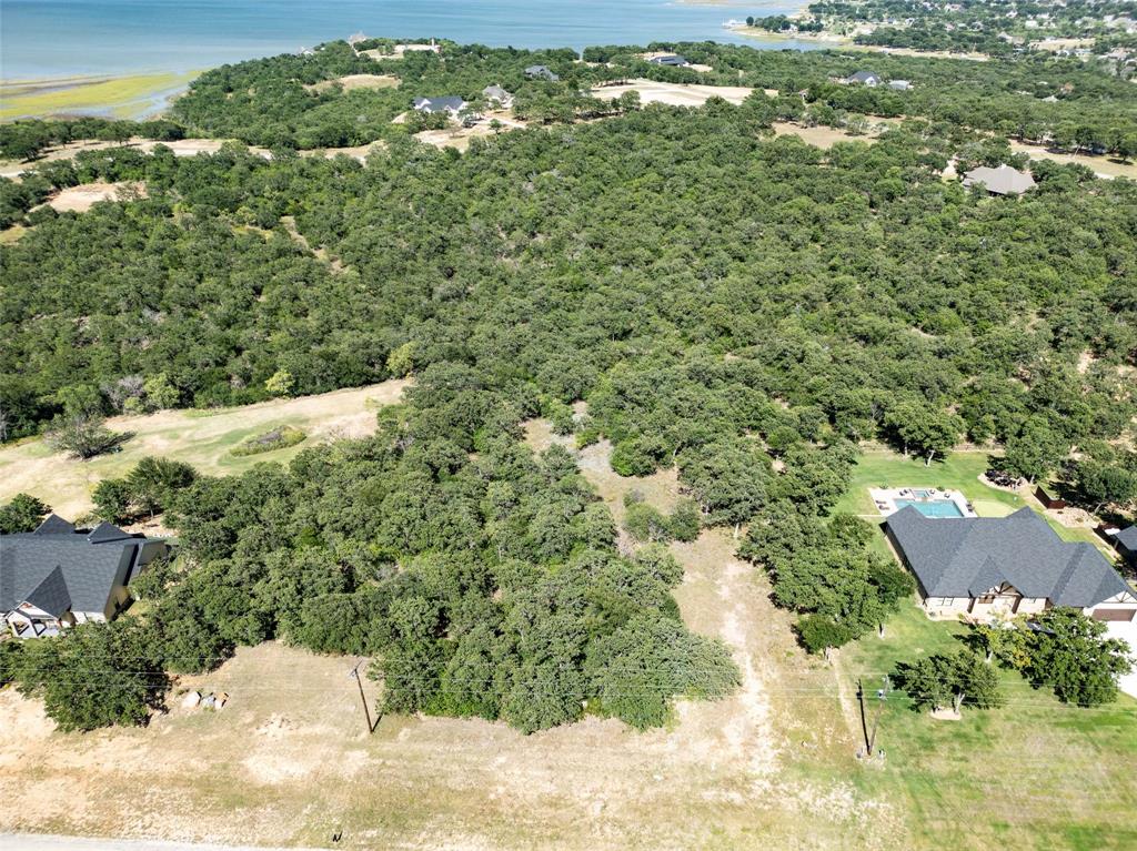 212 Shady Oaks Drive Property Photo 4
