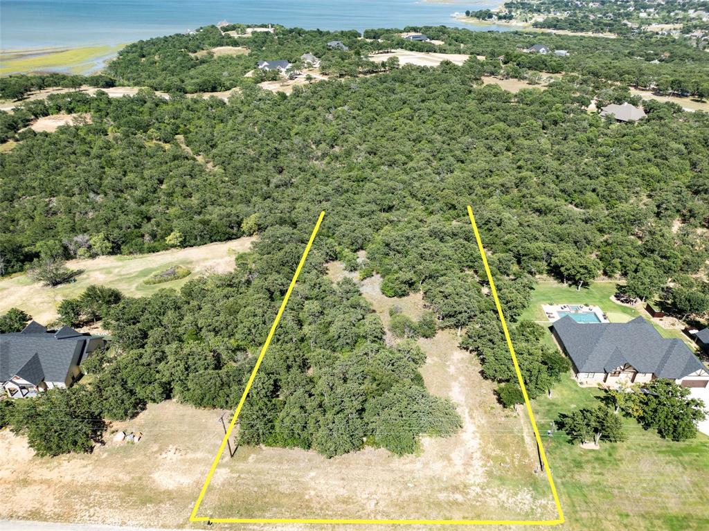 212 Shady Oaks Drive Property Photo 5