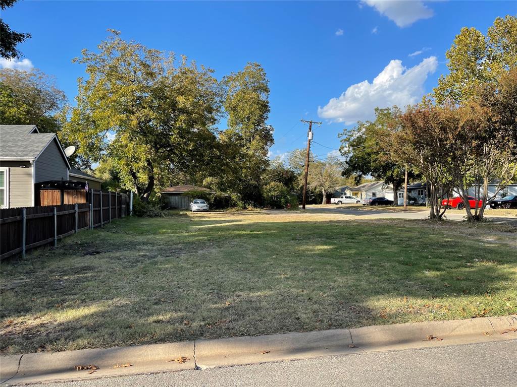 915 E Spring Street Property Photo 1