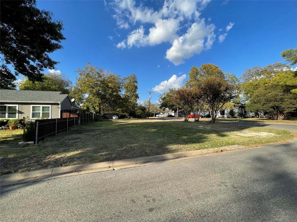 915 E Spring Street Property Photo 2