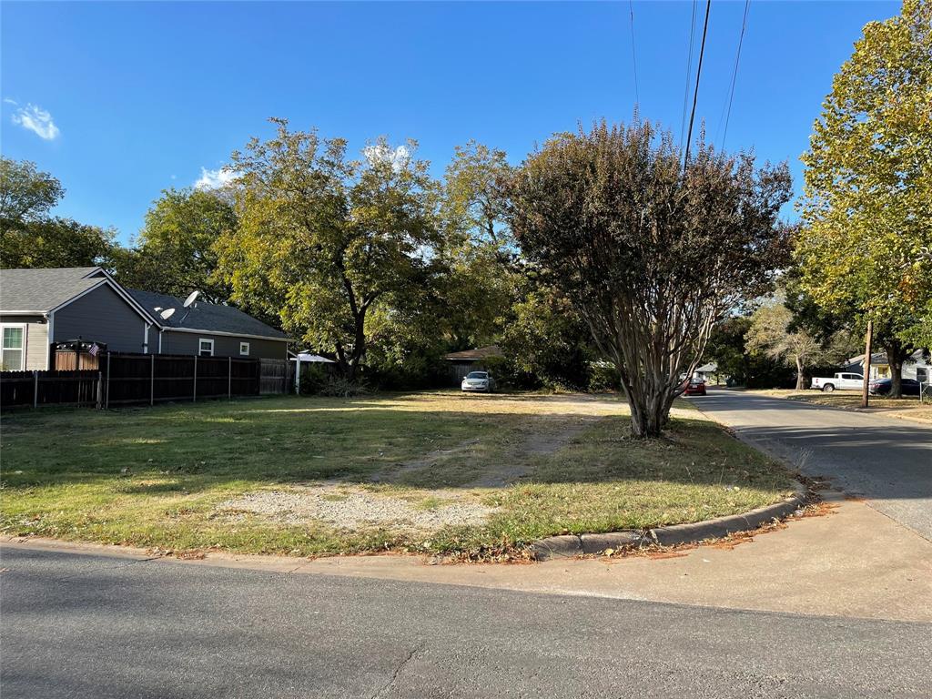 915 E Spring Street Property Photo 3