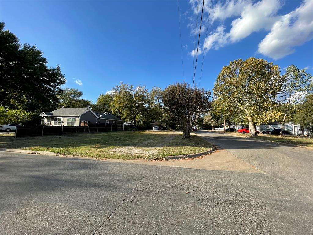 915 E Spring Street Property Photo 4