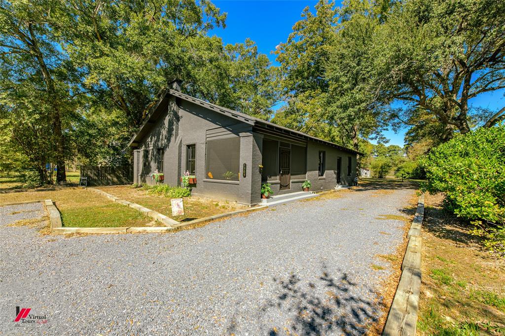 1505 Mcarthur Drive Property Photo 2