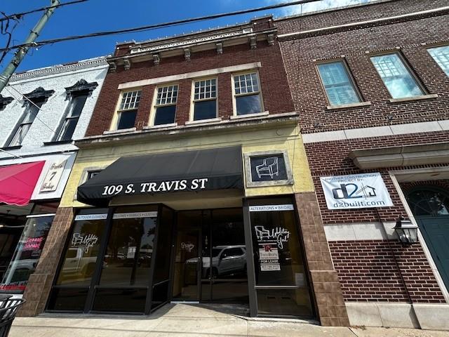 109 S Travis Street Property Photo 1