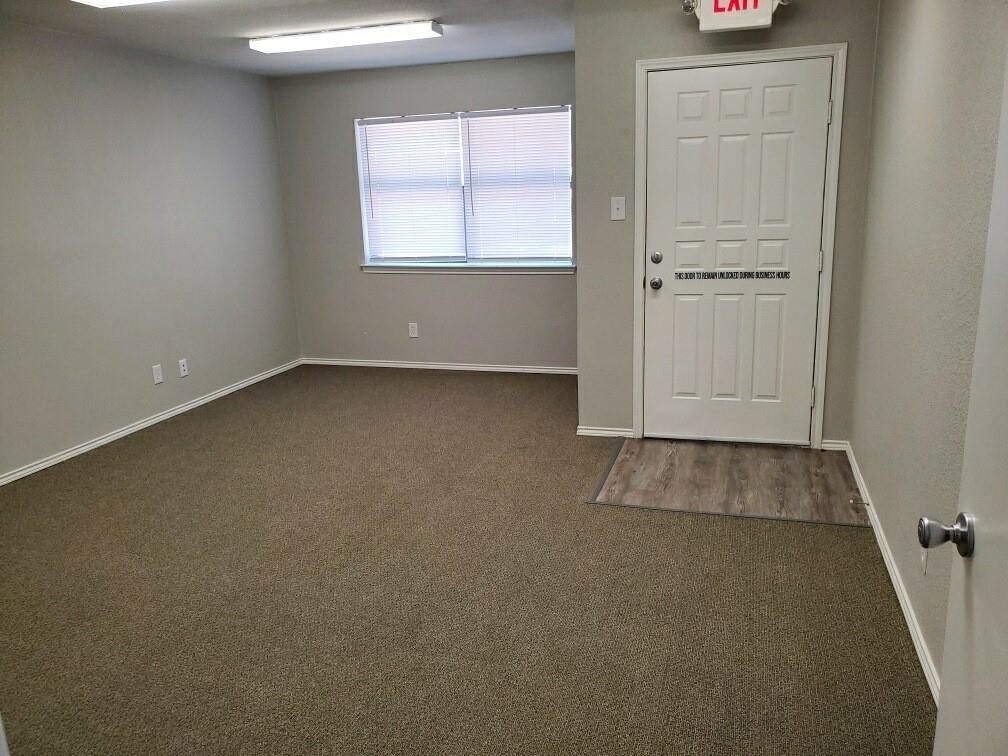 700 Londonderry Lane 200 Property Photo 5