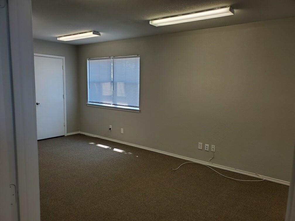 700 Londonderry Lane 200 Property Photo 6