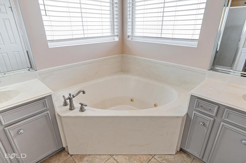 5825 Bluebonnett Drive Property Photo 17