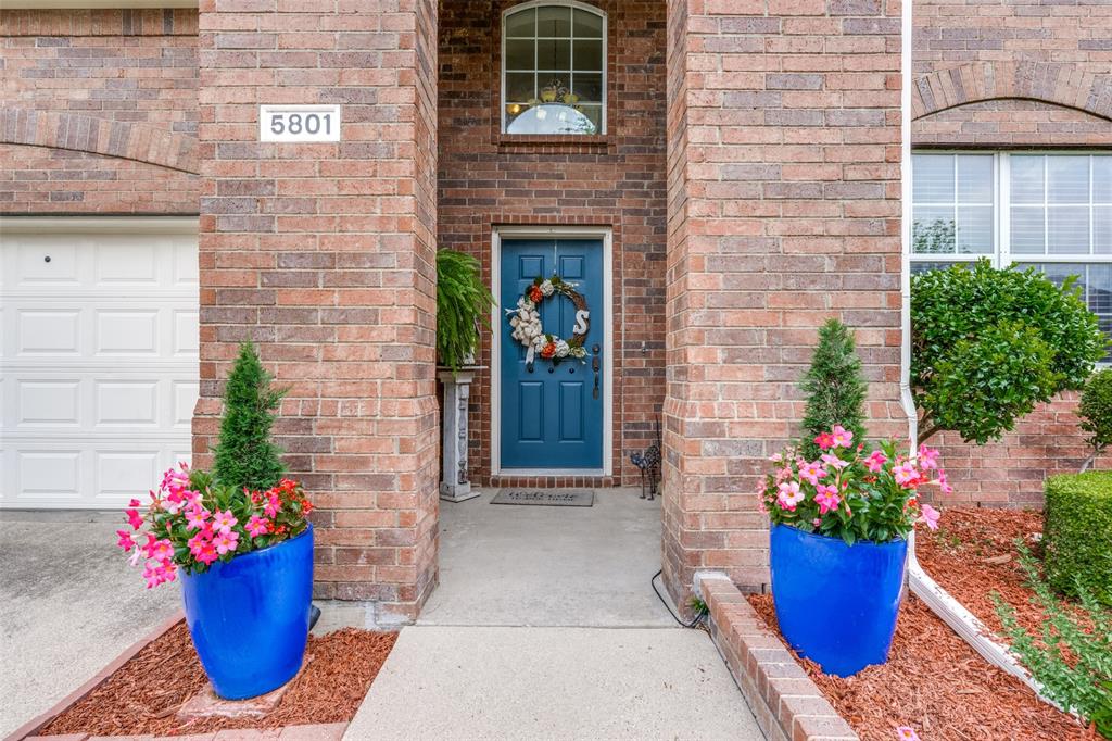 5801 Meadowglen Drive Property Photo 4