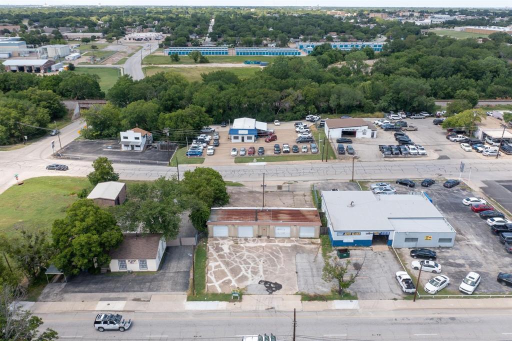 611 W Davis Street Property Photo 8