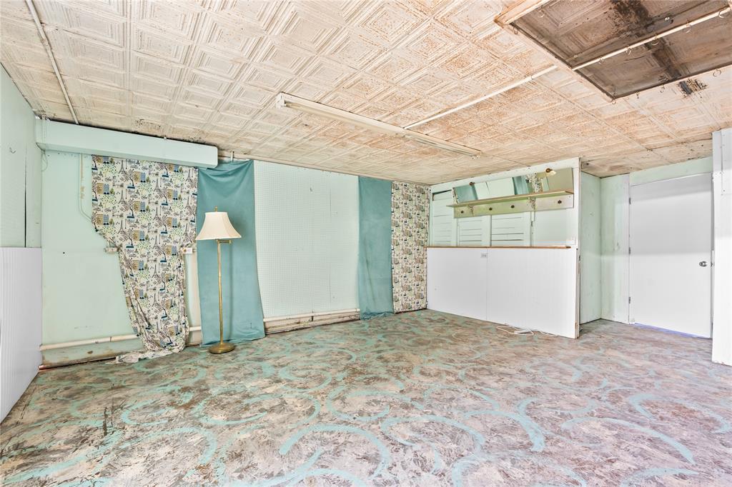 207 E Elm Street Property Photo 11