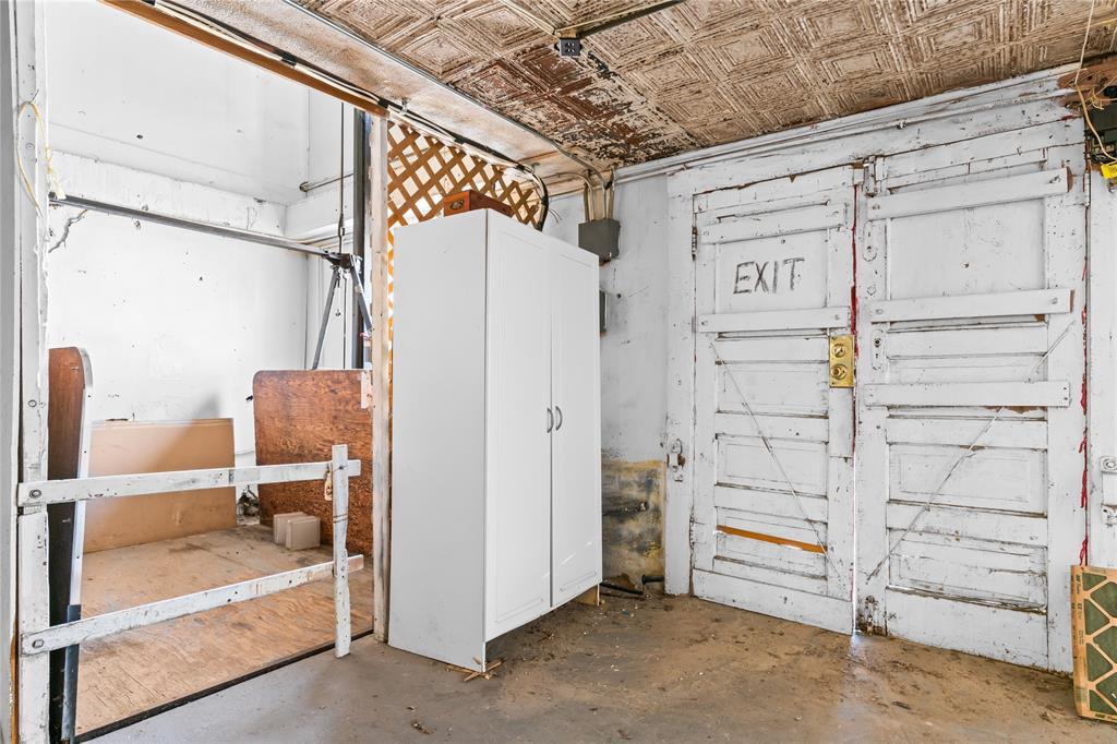 207 E Elm Street Property Photo 18