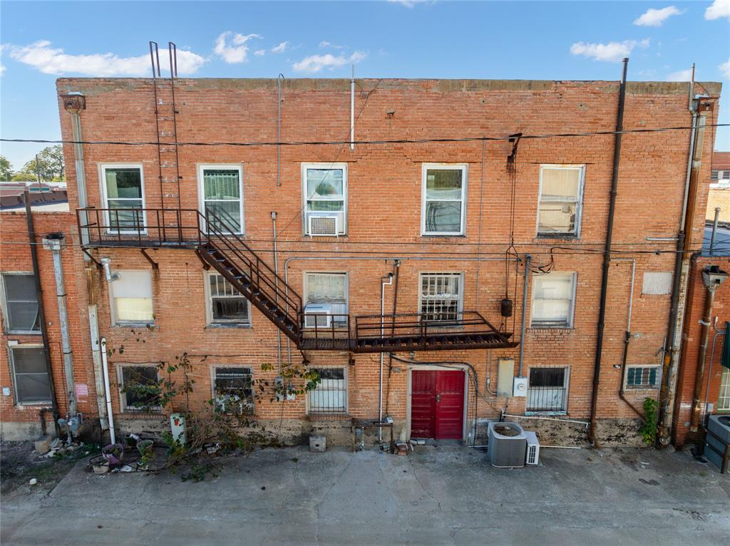 207 E Elm Street Property Photo 36