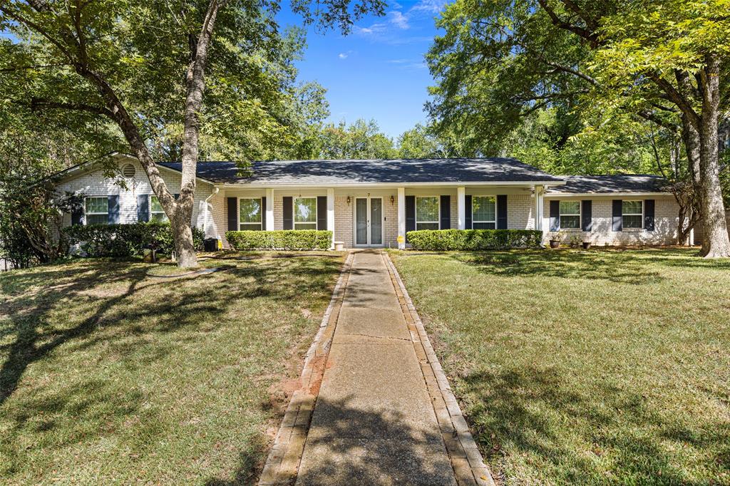 7 Lindsey Lane Property Photo