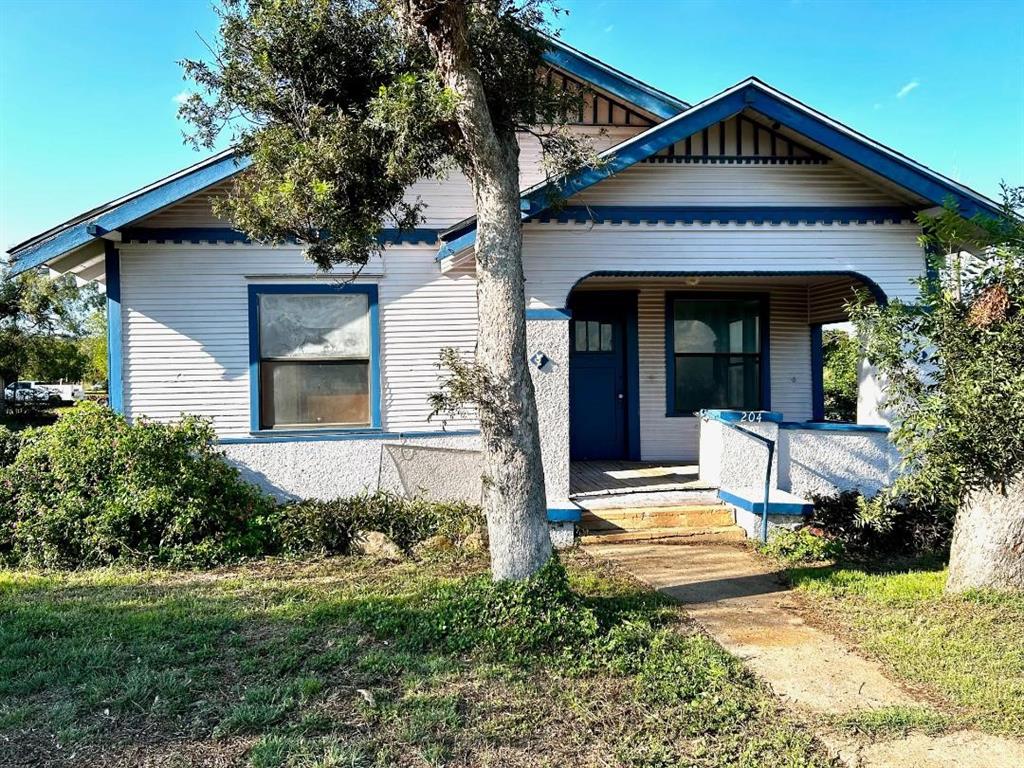 204 Bowie Street Property Photo
