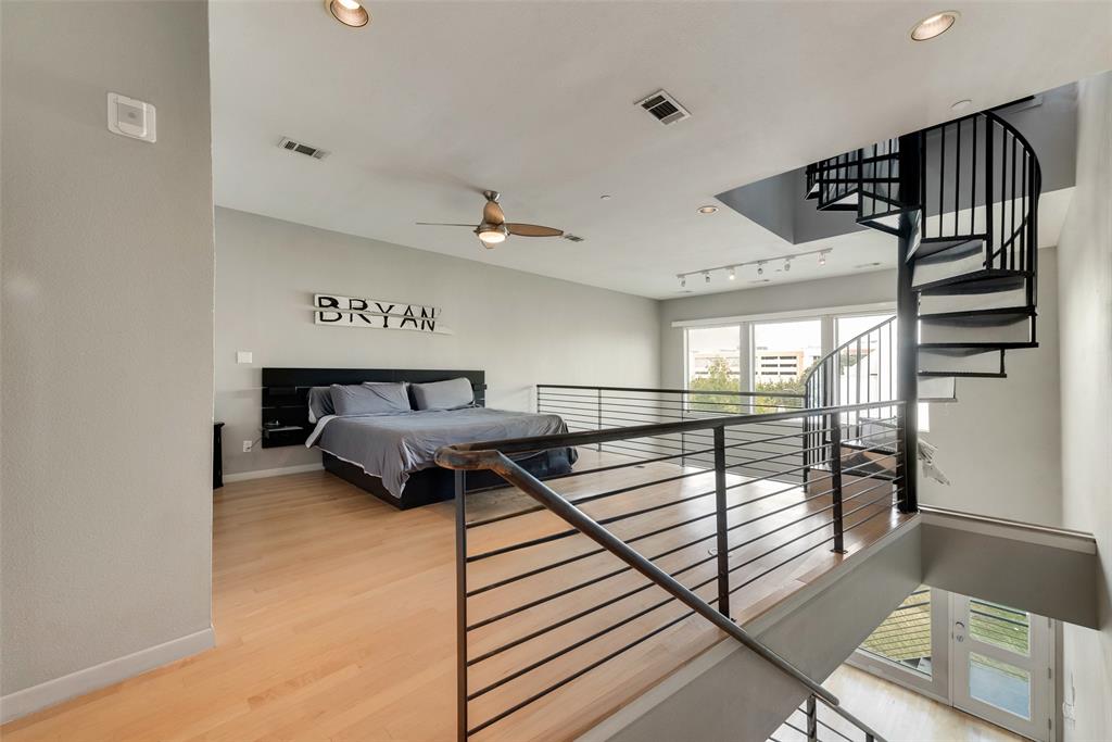 959 W Bluff Street 105