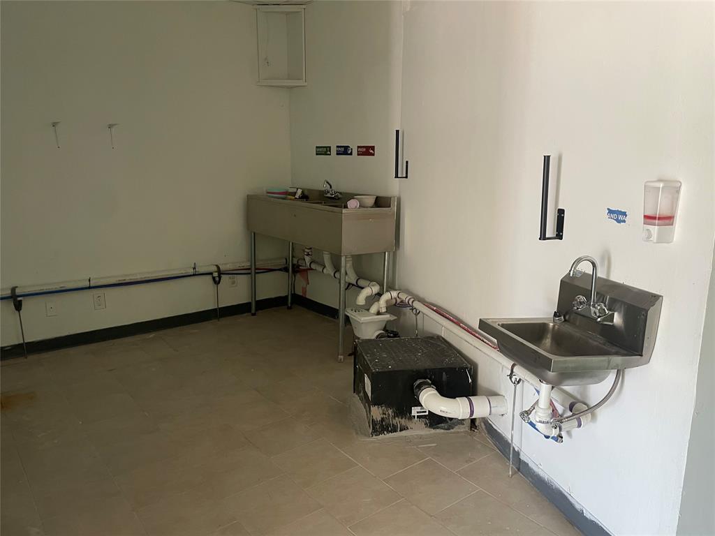 1233 Oak Grove Road Property Photo 4