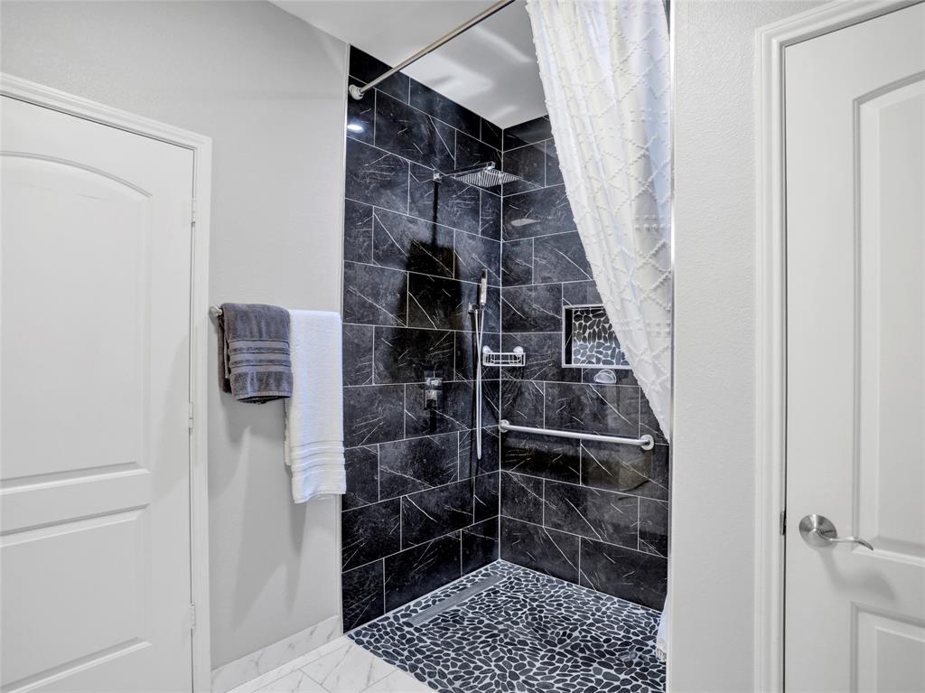 2200 Barrow Street Property Photo 25