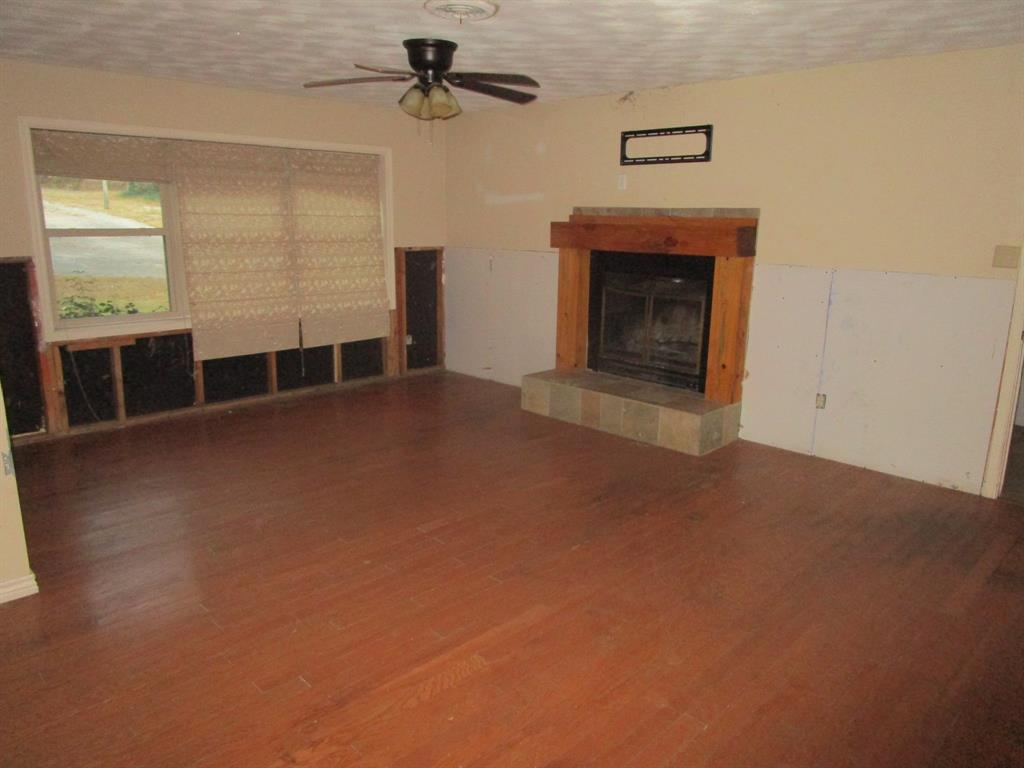 493 Lakeview Drive Property Photo 3