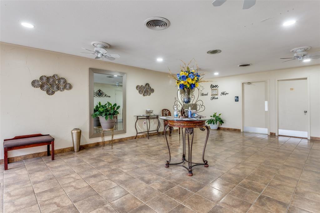7340 S Hampton Road Property Photo 4