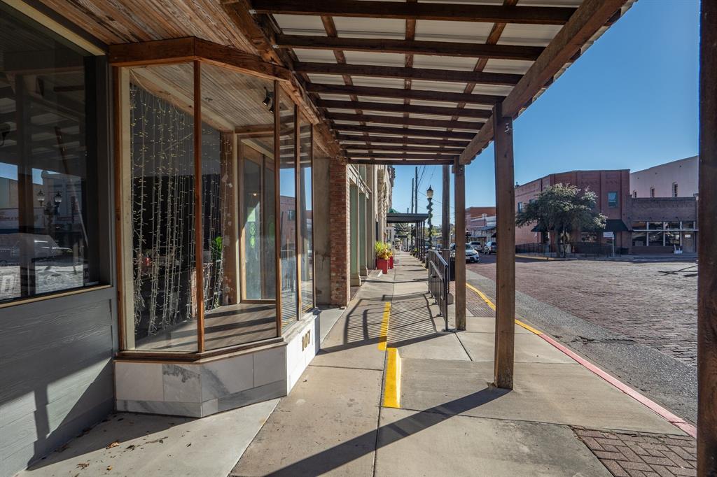 107 S Main Street Property Photo 4