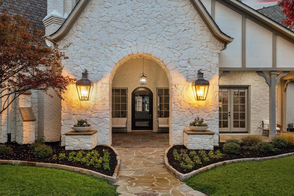 1357 Saddlebrook Court Property Photo 2