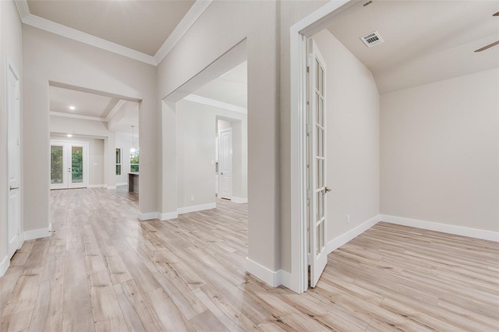 2105 Crystal Palace Boulevard Property Photo 14