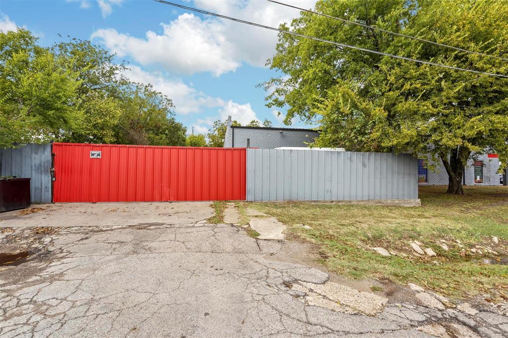 10350 Scyene Road Property Photo 3
