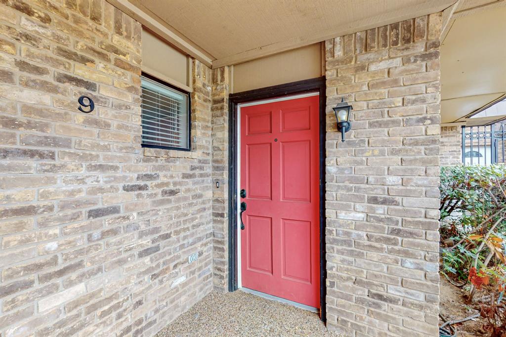 207 E Harwood Road Property Photo