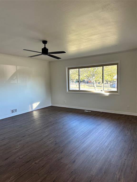 900 Roberts Street Property Photo 4