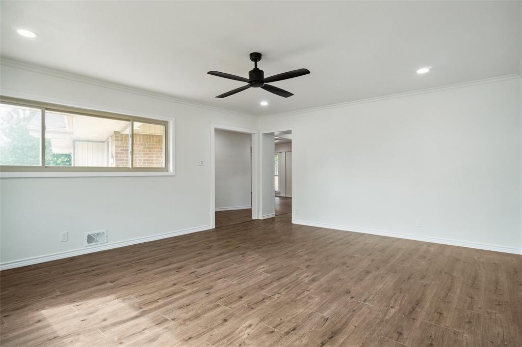 900 Roberts Street Property Photo 6