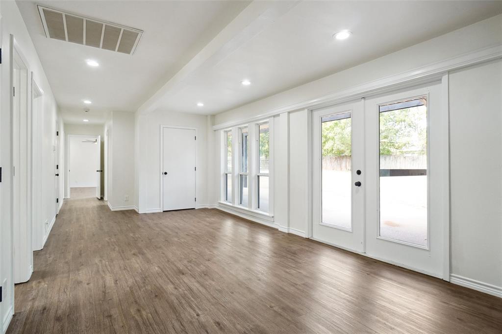 900 Roberts Street Property Photo 15