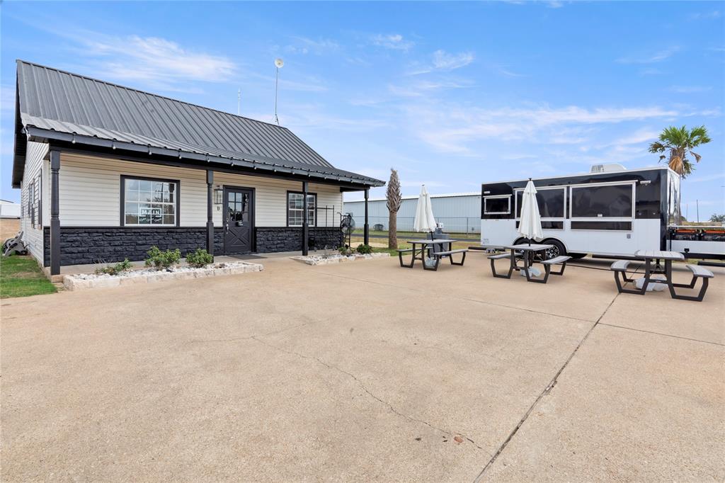 5528 Fm933 Property Photo 7