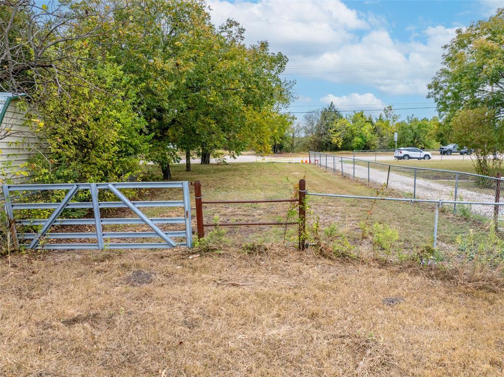 445 W State Hwy 352 Property Photo 10