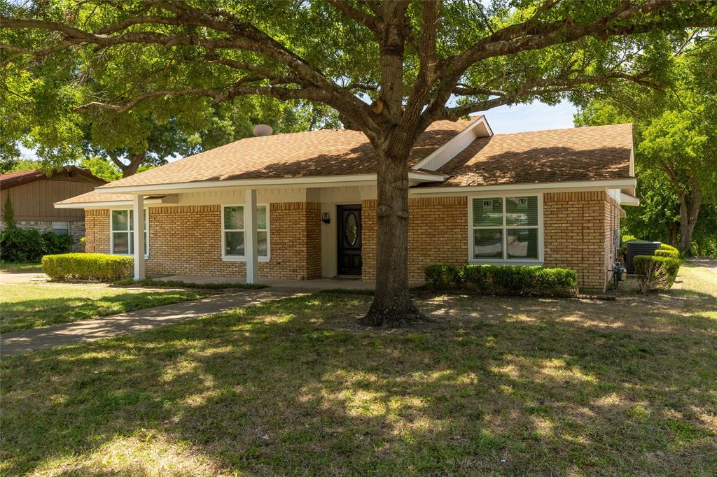 1217 Greenbriar Drive Property Photo 1