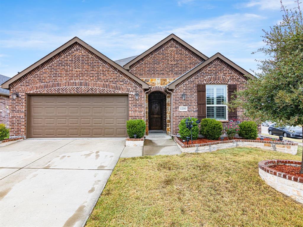 1200 Roadrunner Drive Property Photo 1