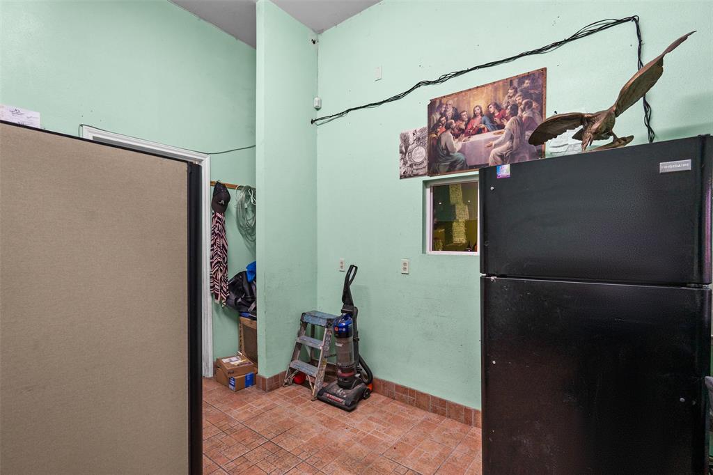 4814 W Commerce Street Property Photo 14