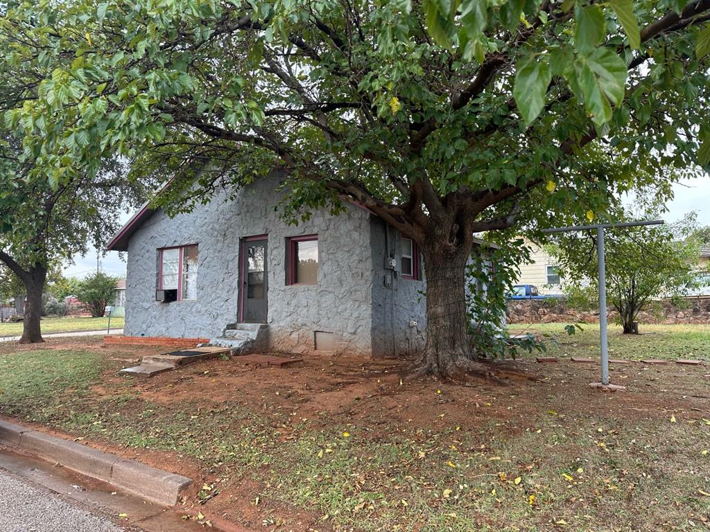 200 W Oklahoma Avenue Property Photo